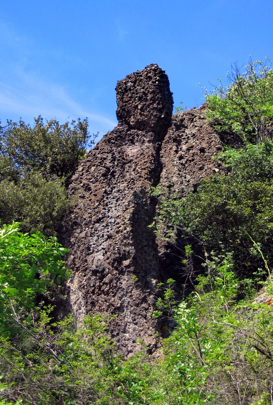 Monolite di breccia latitica