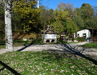 Area attrezzata spiazzo